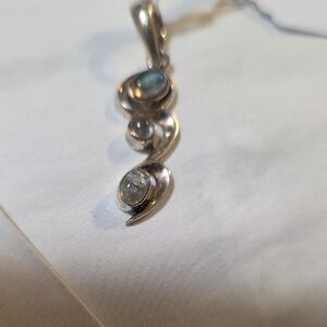 Elegant Sterling Silver Swirl Labradorite Pendant